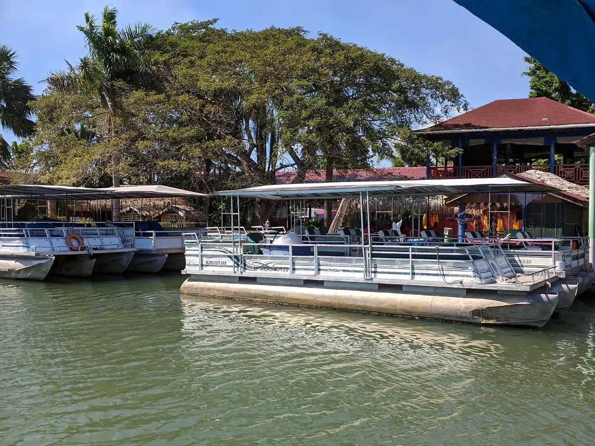 Bed & Breakfast Ultimate Freedom Bed And Breakfast Santa Cruz Jamaica